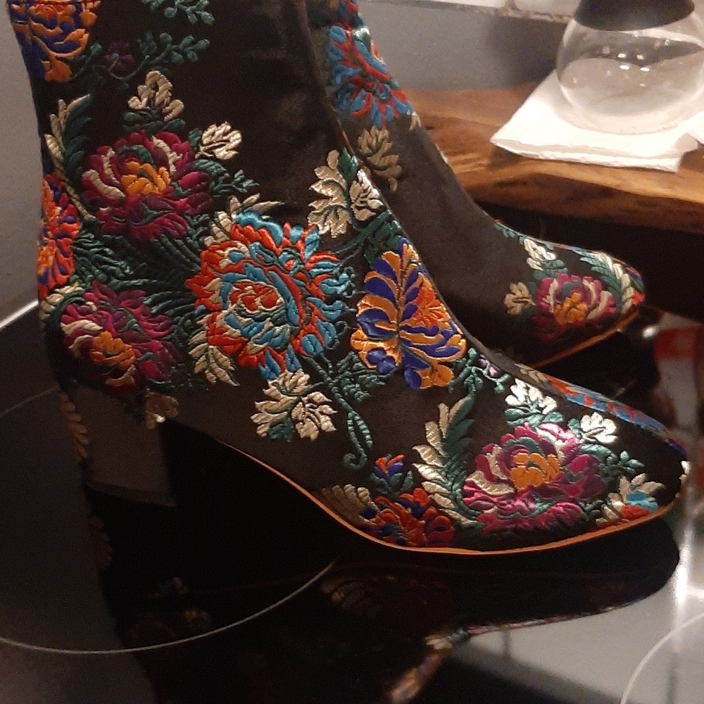 Womens paterned block heel booties